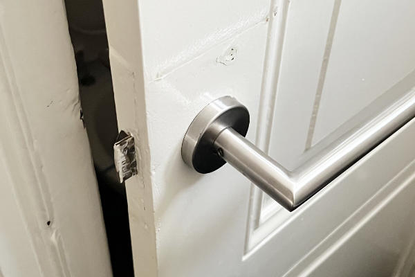 Deur dagschoot passend gemaakt op sluitplaat