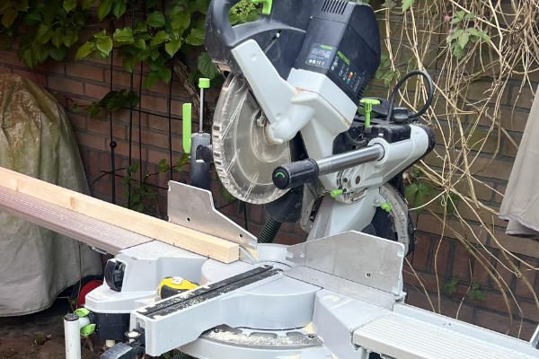 Balken op maat afgezaagd